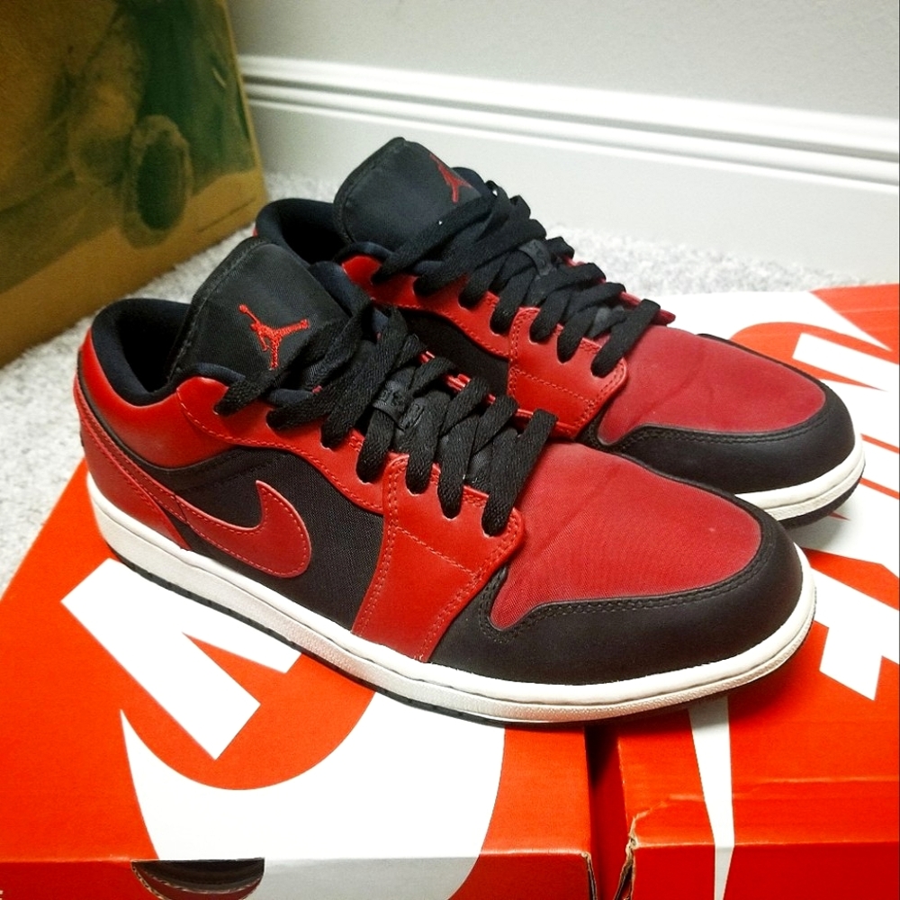 Air Jordan Retro 1 Reverse Bred
